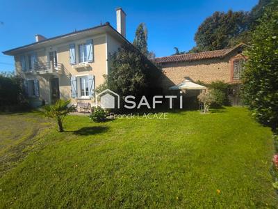 Maison - 243 m² - 10 pièces