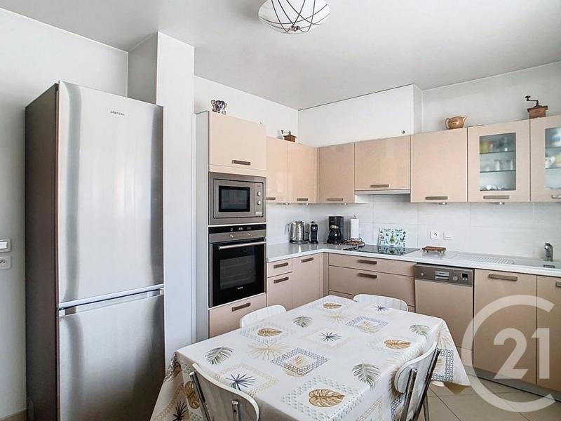 Maison - 279 m² - 12 pièces