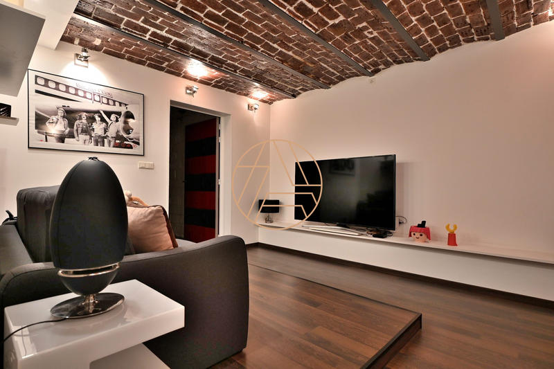 Loft - 202 m² - 8 pièces