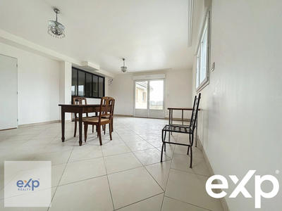 Maison - 235 m² - 10 pièces