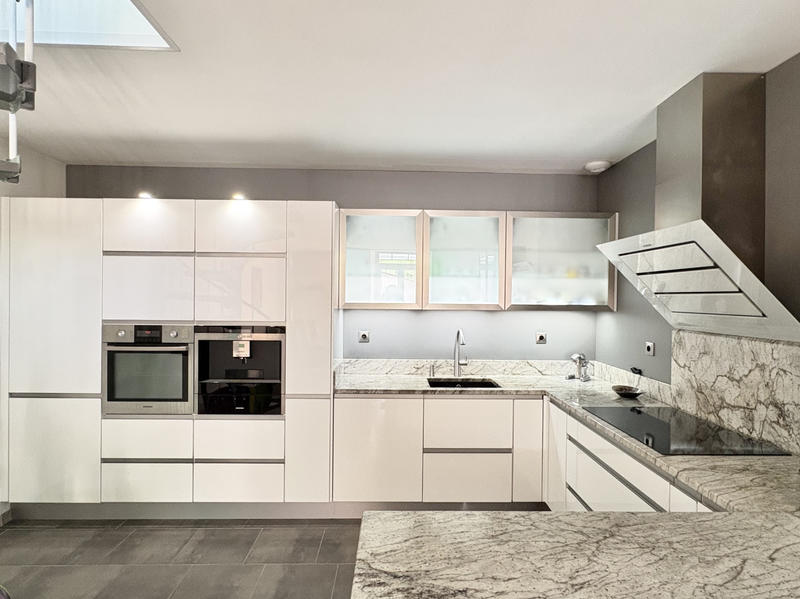 Maison - 438 m² - 14 pièces