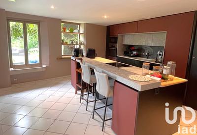 Maison - 243 m² - 7 pièces