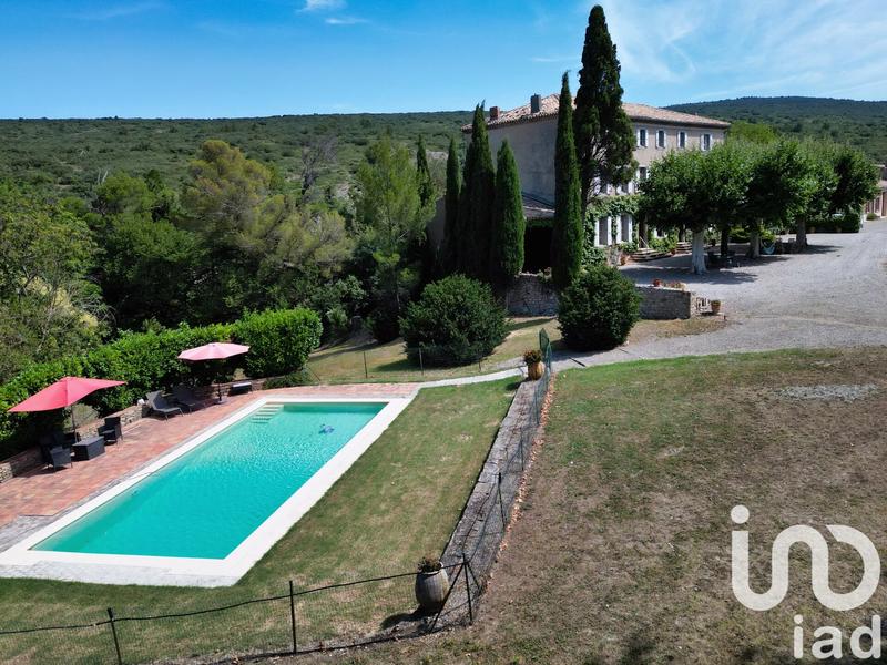 Maison - 845 m² - 30 pièces