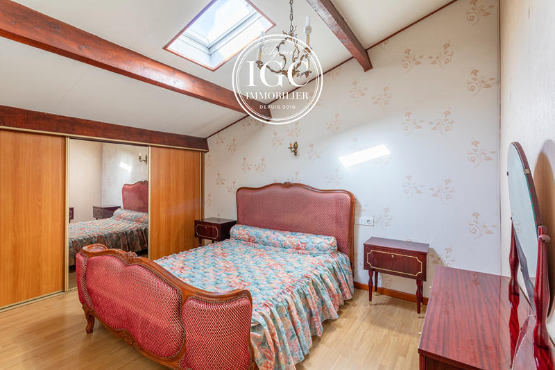 Maison - 240 m² - 6 pièces