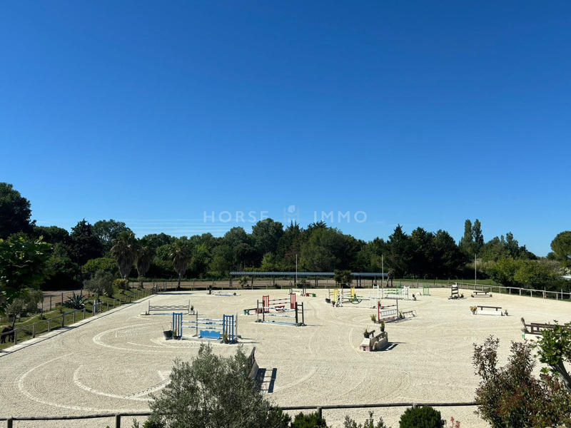 Maison - 220 m² - 6 pièces