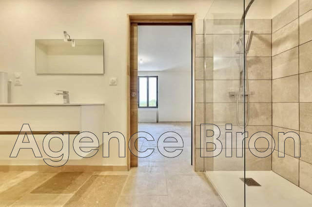 Maison - 280 m² - 10 pièces