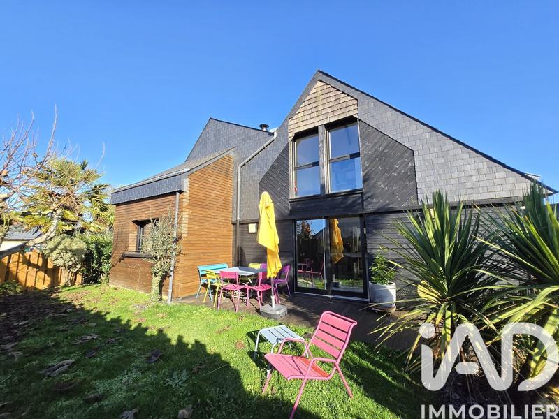 Maison - 208 m² - 8 pièces