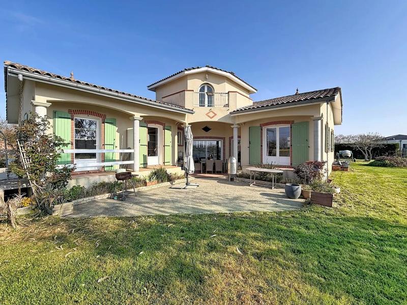 Maison - 220 m² - 7 pièces