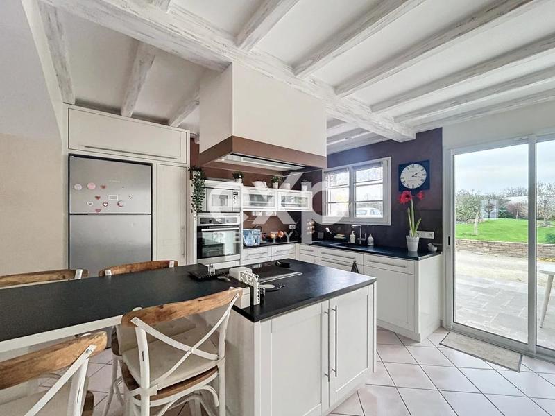 Maison - 235 m² - 8 pièces