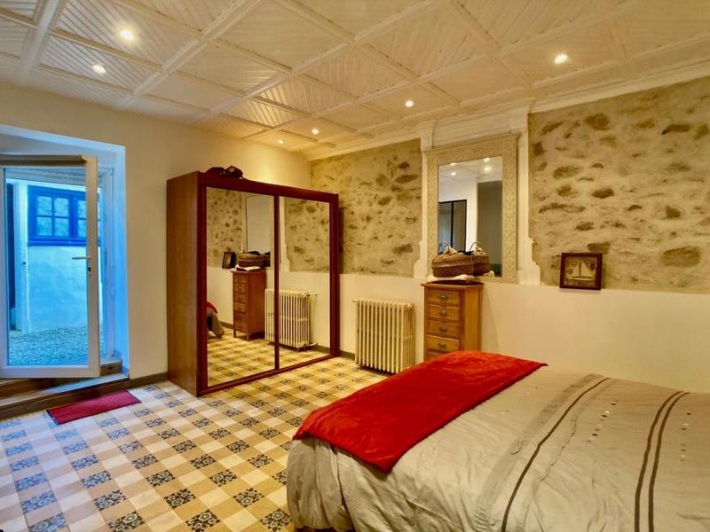 Maison - 272 m² - 9 pièces