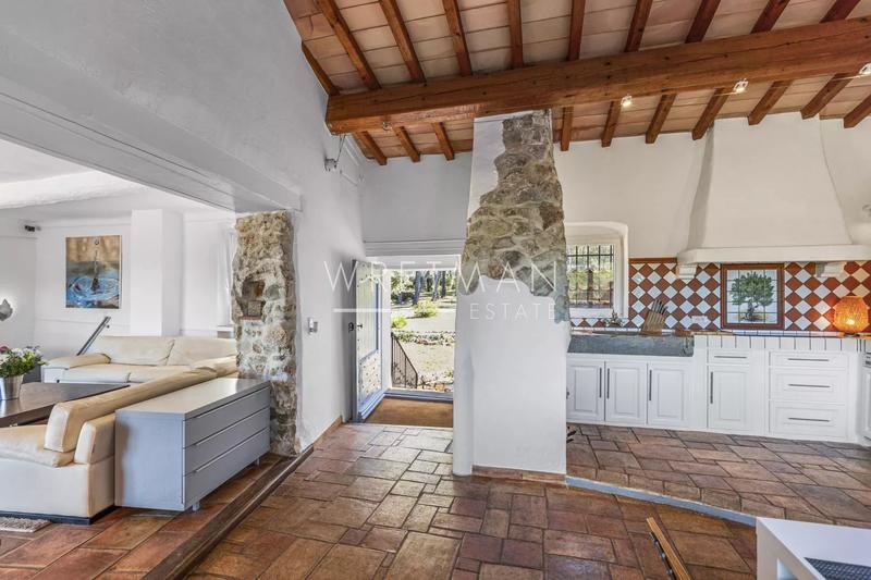 Propriété - 340 m² - 9 pièces