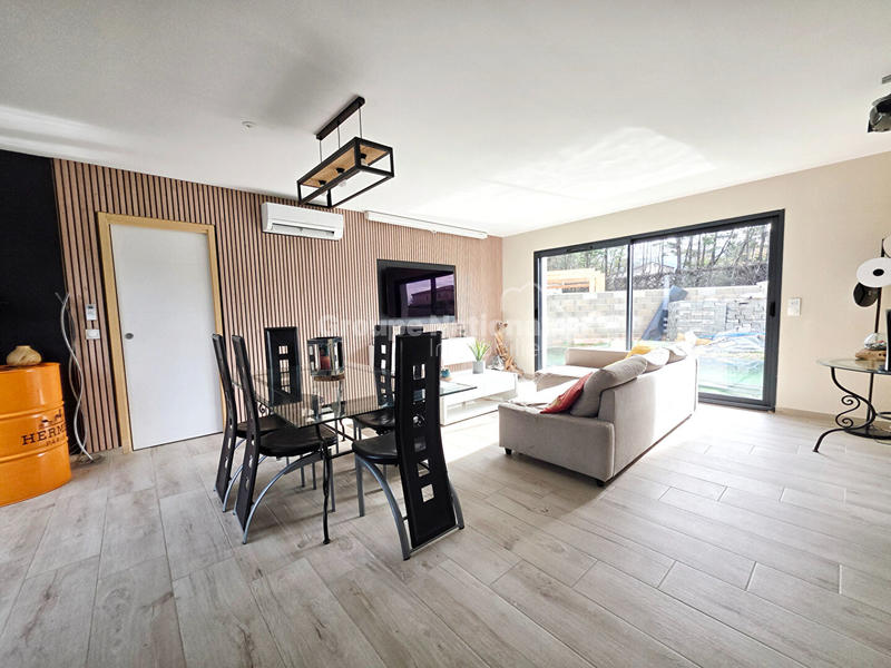 Maison - 95 m² - 5 pièces