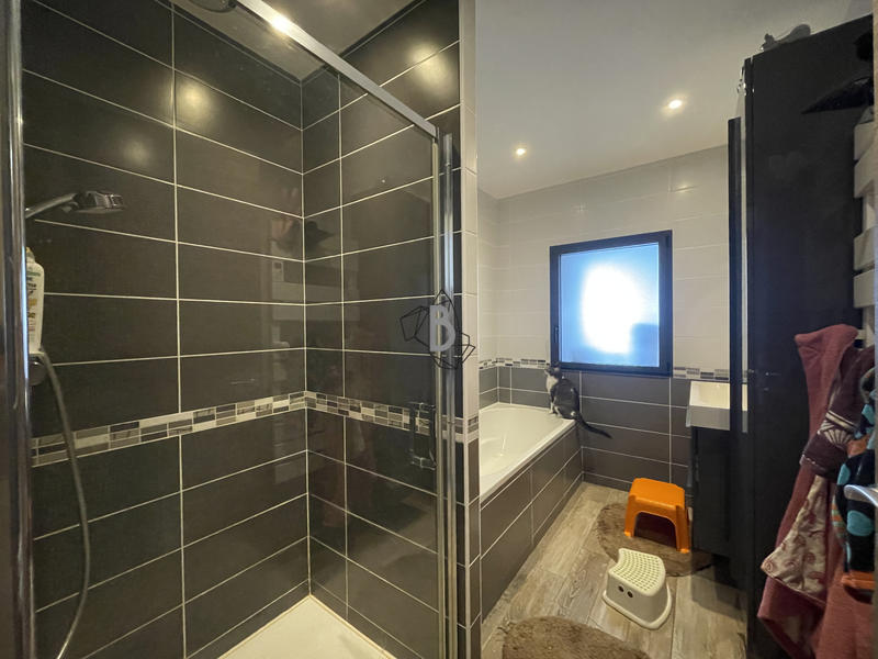 Maison - 230 m² - 6 pièces