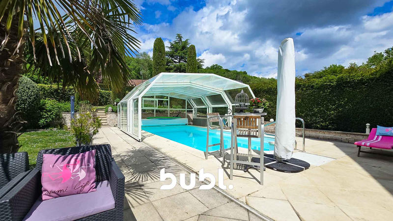 Maison - 302 m² - 12 pièces