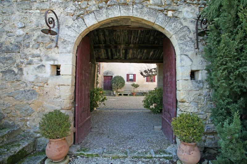 Propriété - 1 000 m² - 20 pièces