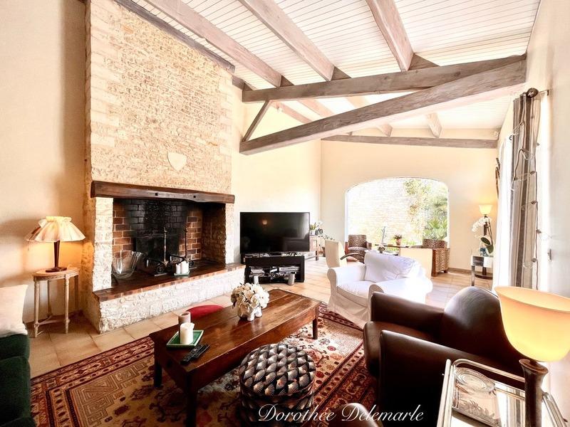 Maison - 244 m² - 5 pièces