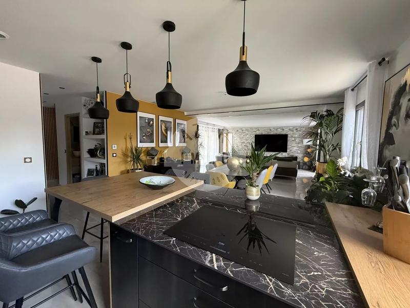 Villa - 161 m² - 6 pièces