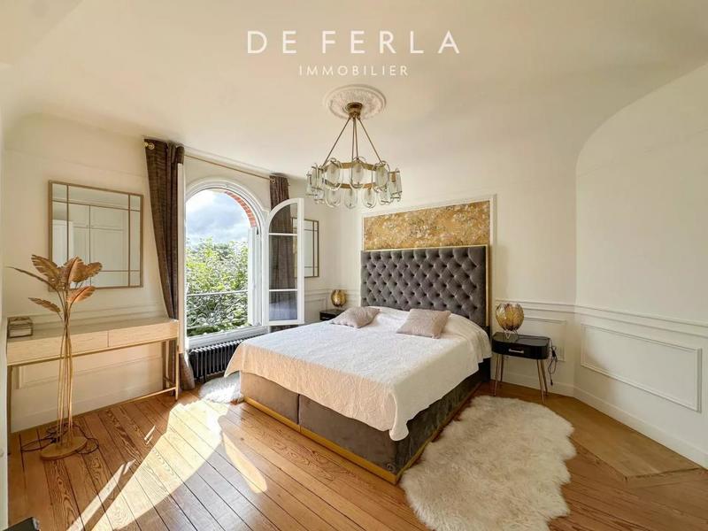 Maison - 276 m² - 8 pièces