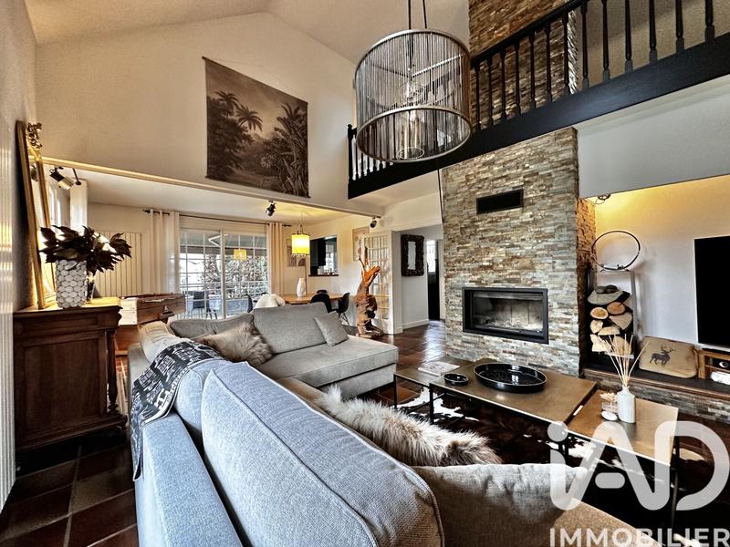 Maison - 300 m² - 8 pièces