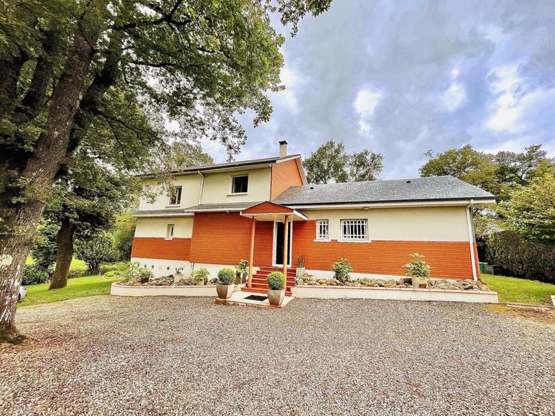 Maison - 225 m² - 6 pièces