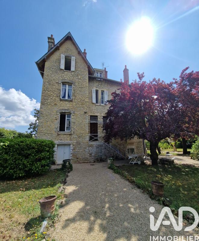 Maison - 270 m² - 16 pièces