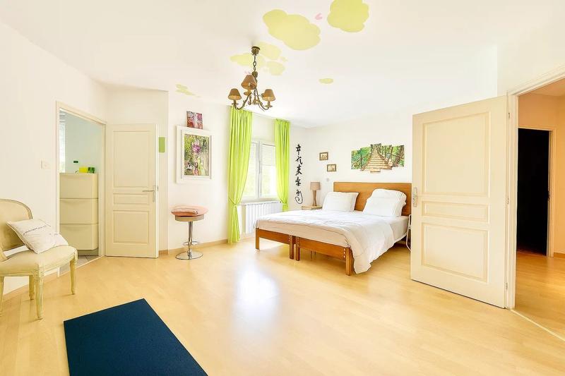 Maison - 200 m² - 5 pièces