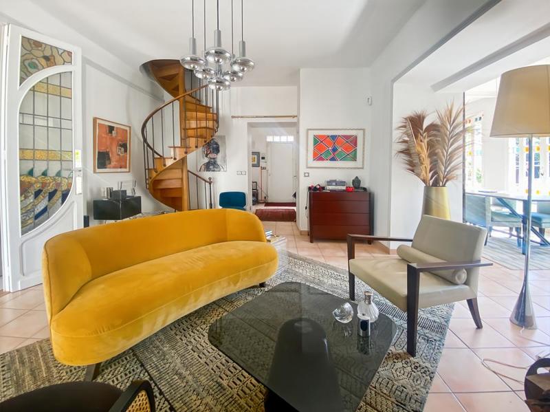 Maison - 236 m² - 6 pièces