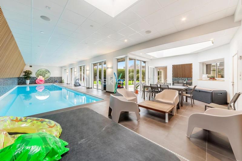 Maison - 305 m² - 8 pièces