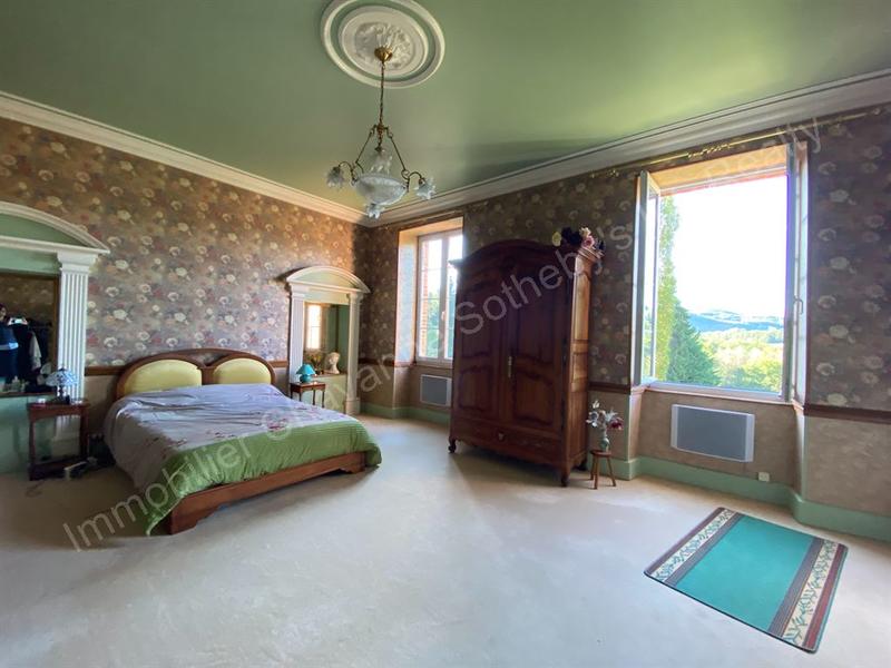 Maison - 552 m² - 11 pièces