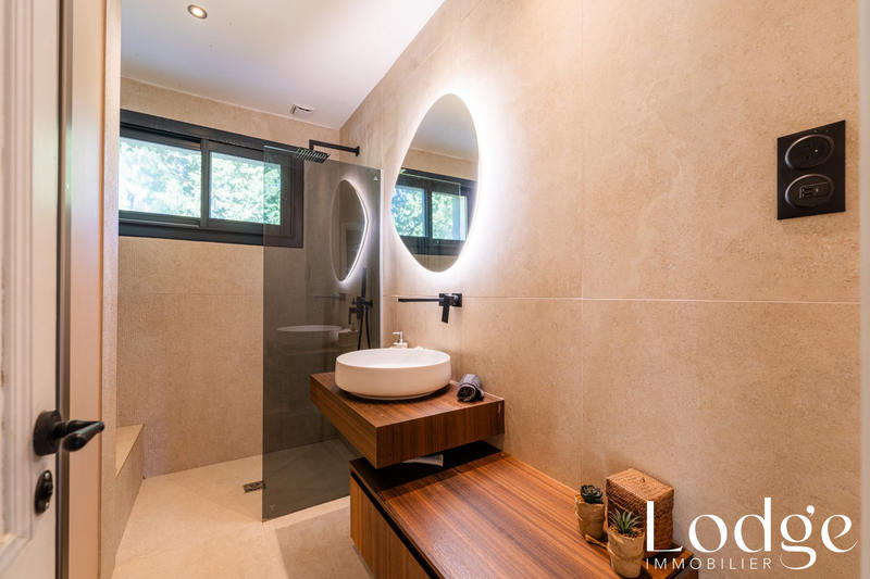 Maison ancienne - 250 m² - 8 pièces