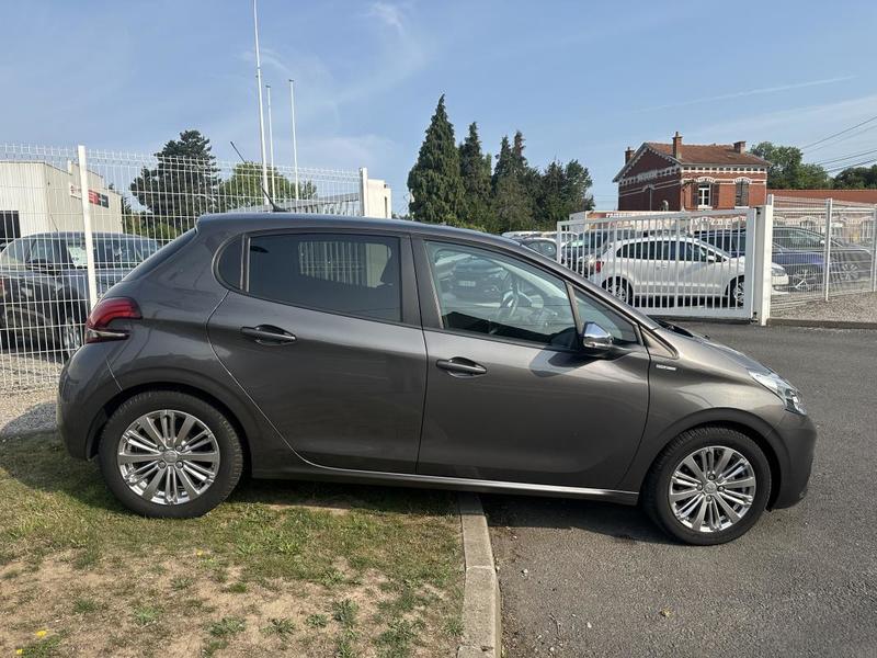 Peugeot 208 Style 1.2 Essence 82cv 1ère Main CarPlay/Android Auto Radar Ar