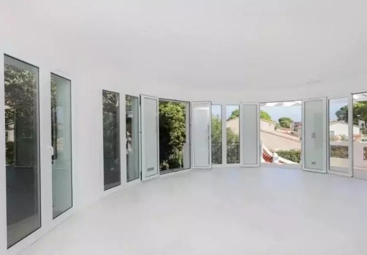 Villa - 260 m² - 10 pièces