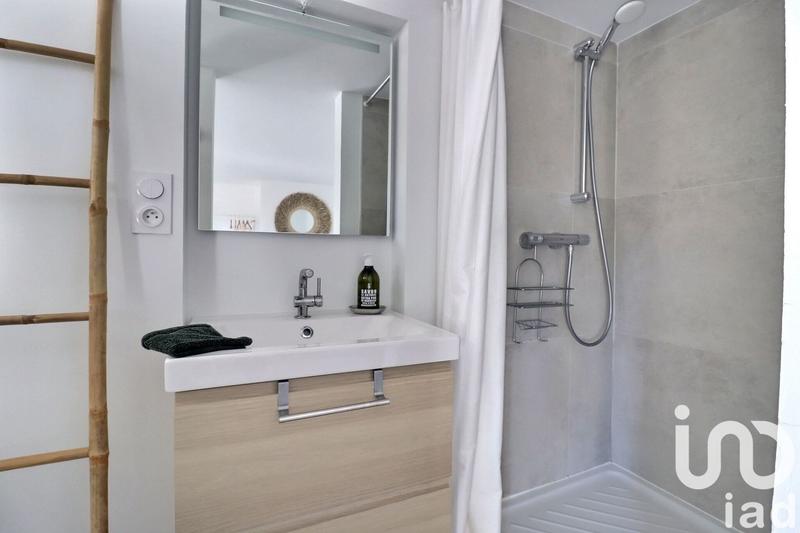 Maison - 222 m² - 8 pièces