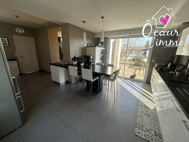 Maison - 251 m² - 9 pièces