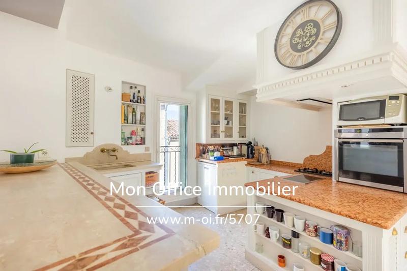 Maison - 225 m² - 8 pièces