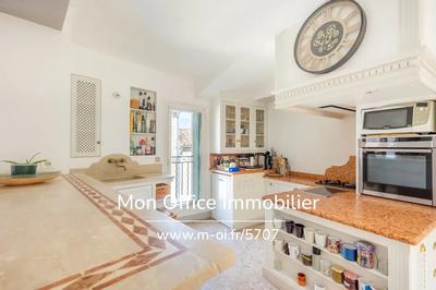 Maison - 225 m² - 8 pièces