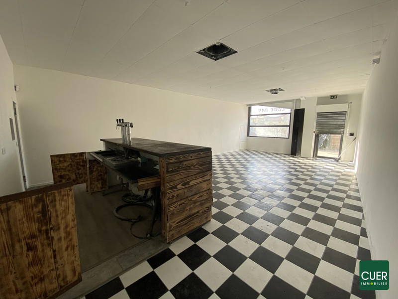 Local commercial - 128 m² - 2 pièces