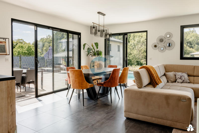 Maison - 96 m² - 5 pièces