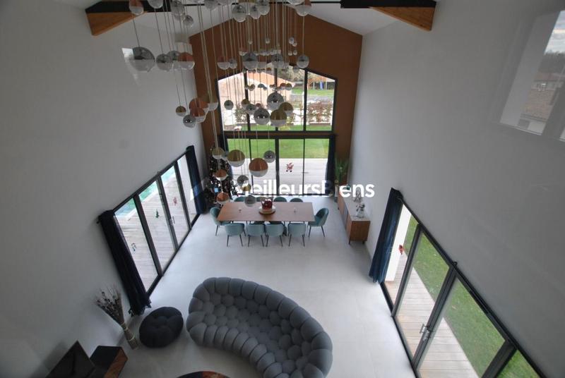 Propriété - 250 m² - 8 pièces