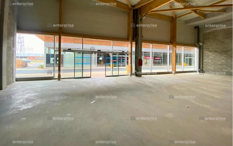 Local commercial - 717 m²