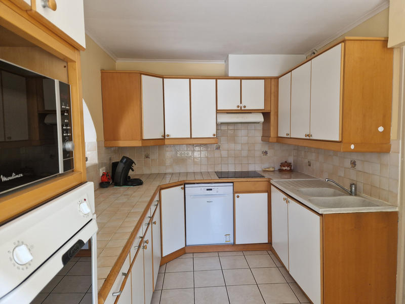 Maison - 221 m² - 8 pièces