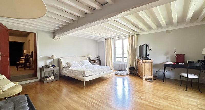 Maison - 450 m² - 12 pièces