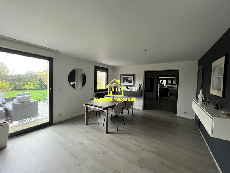 Maison - 275 m² - 7 pièces