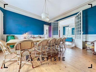 Maison - 353 m² - 11 pièces