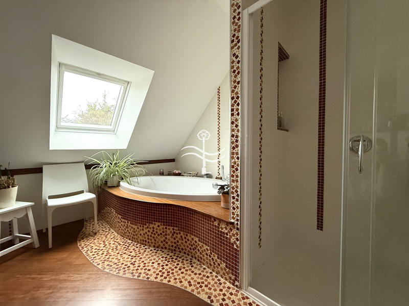 Maison - 215 m² - 6 pièces