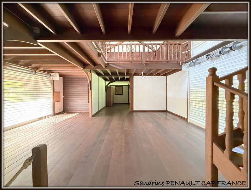 Maison de bois - 268 m² - 5 pièces