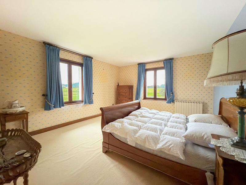 Maison - 323 m² - 11 pièces