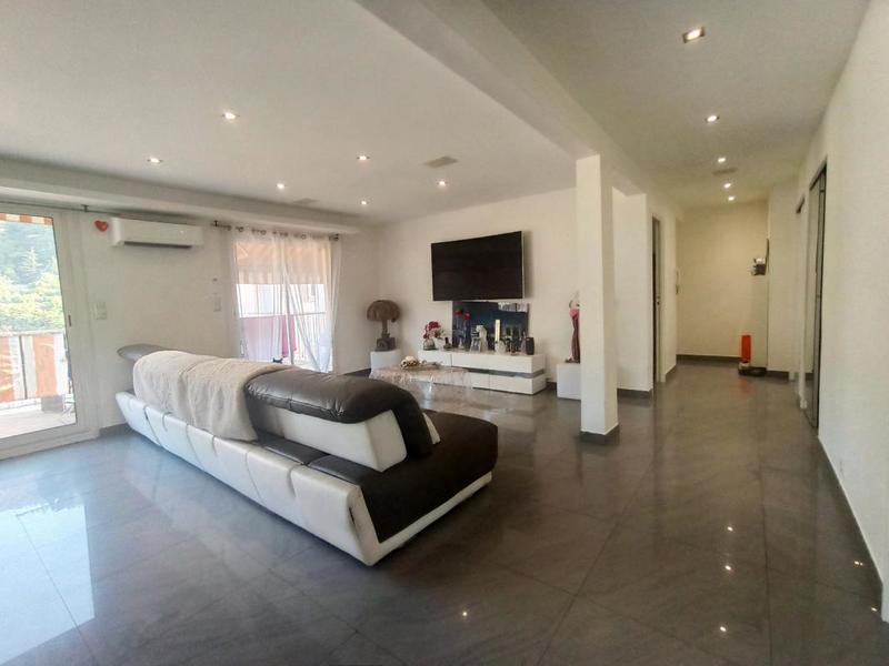 Appartement - 93 m² - 5 pièces