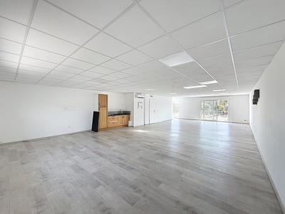 Local commercial - 101 m² - 1 pièce