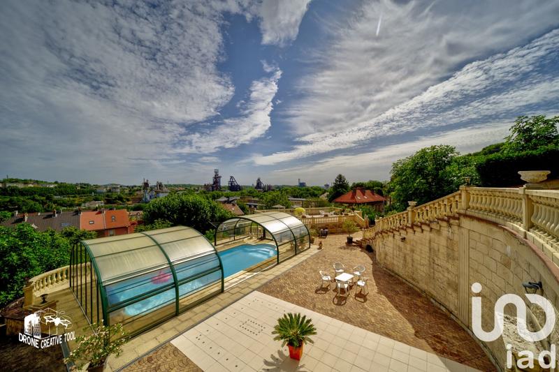 Maison - 251 m² - 8 pièces